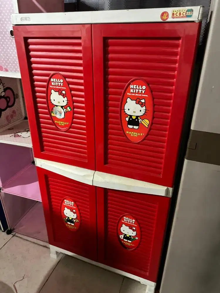 lemari pakaian hello kitty