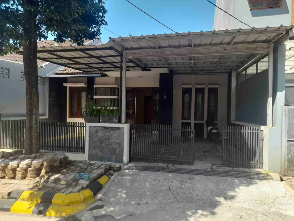 Rumah luas cocok untuk tempat tinggal atau kantor di Batununggal mulia IV