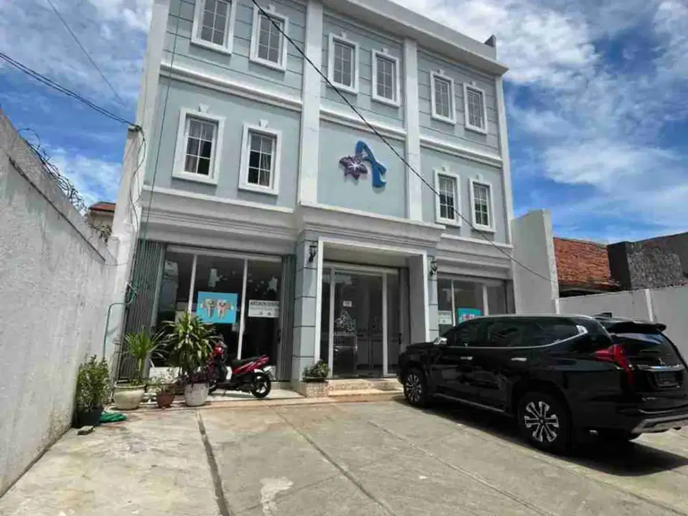 DIJUAL GEDUNG DI DEKAT WIJAYA, BLOK M DAN SENOPATI KEBAYORAN BARU JAKARTA SELATAN DUA AREA PRIME RAMAI & MUDAH DIAKSES
SHM 
Luas Tanah : 371 m²
Luas Bangunan : 587 m²
Arah hadap: Tenggara
Lebar depan: 12 m
Izin penggunaan: Komersial
Kapasitas parkir: ± 6