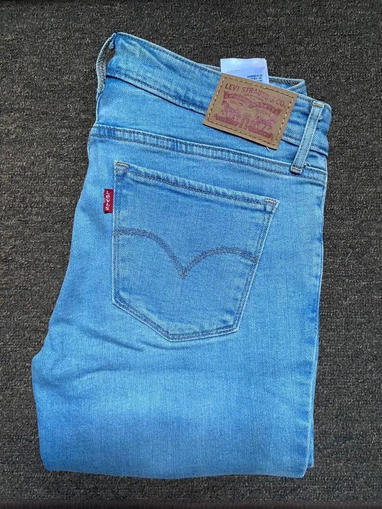 levi's 711 skinny blue jeans