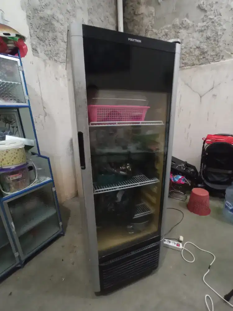 Kulkas showcase dingin