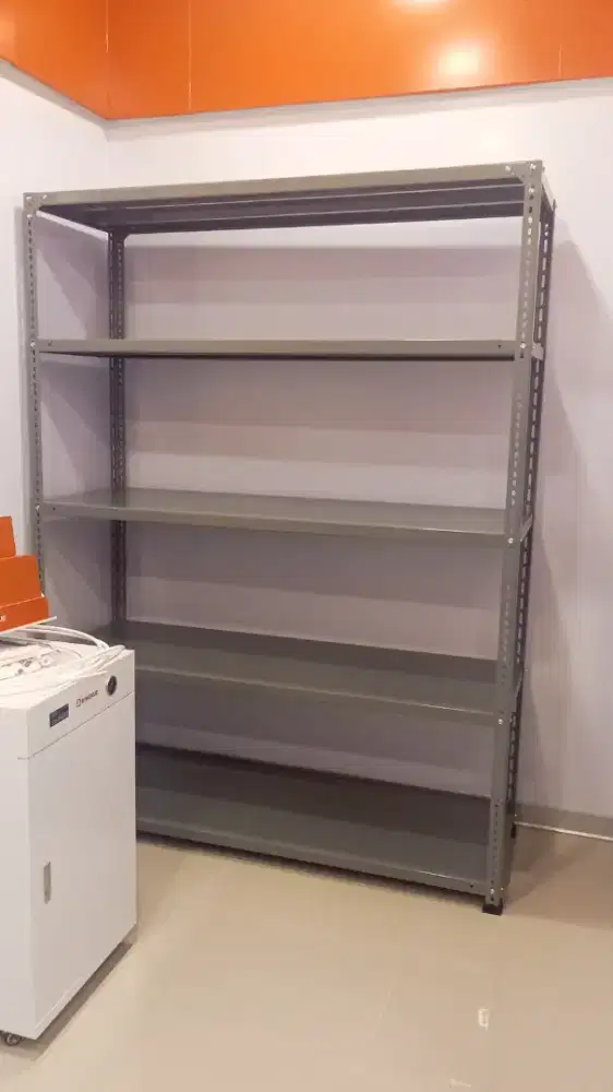 Rak besi gudang susun