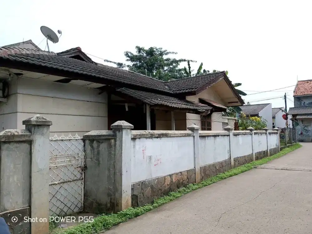 Dijual Rumah Luas Hitung Tanah di Perum. Kodau. Bekasi