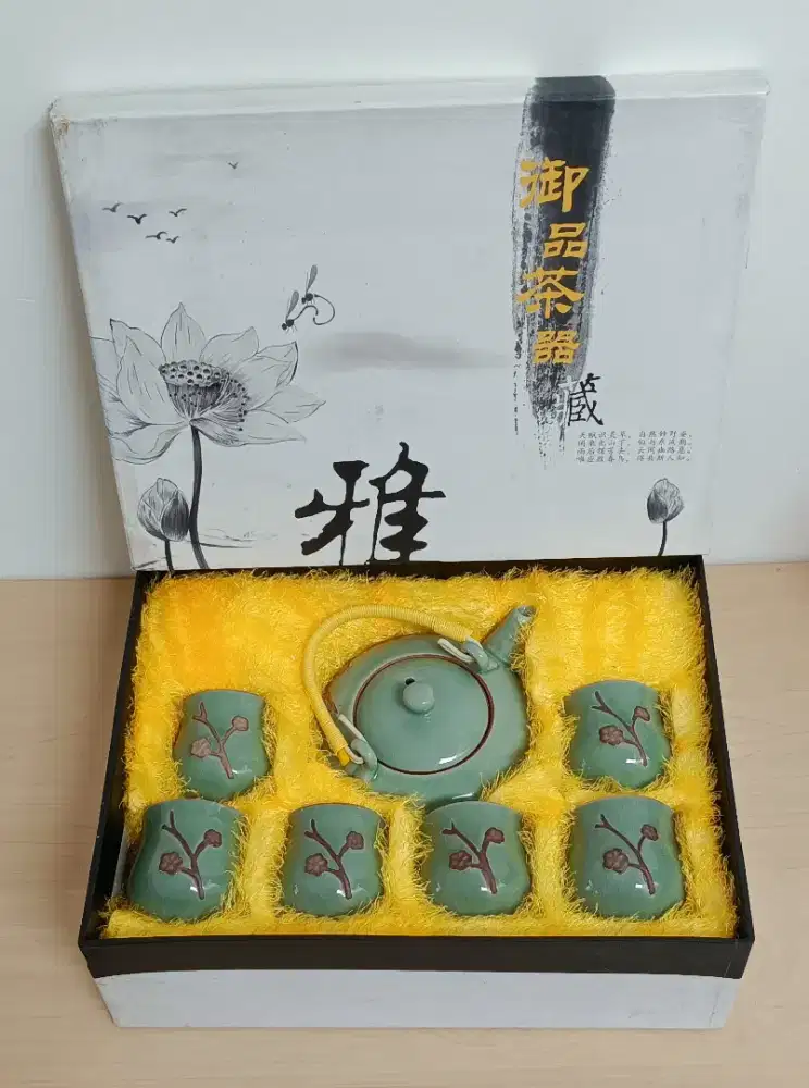 Teko Set Cangkir Keramik