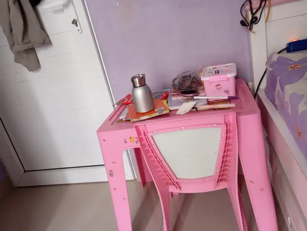 Meja Belajar Napolly Plastik