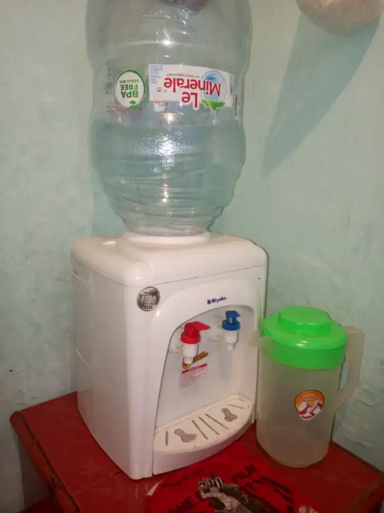 Dispenser air panas