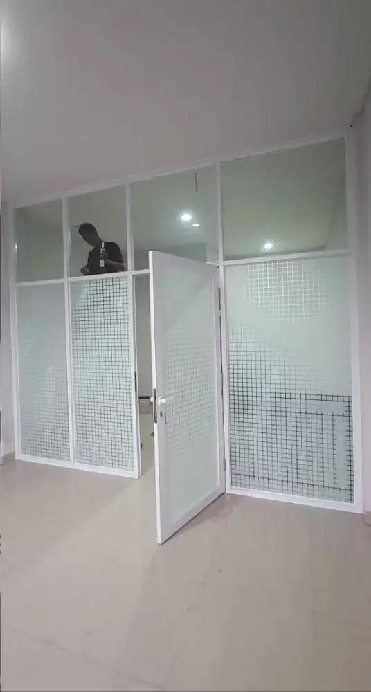 Pintu aluminium kaca