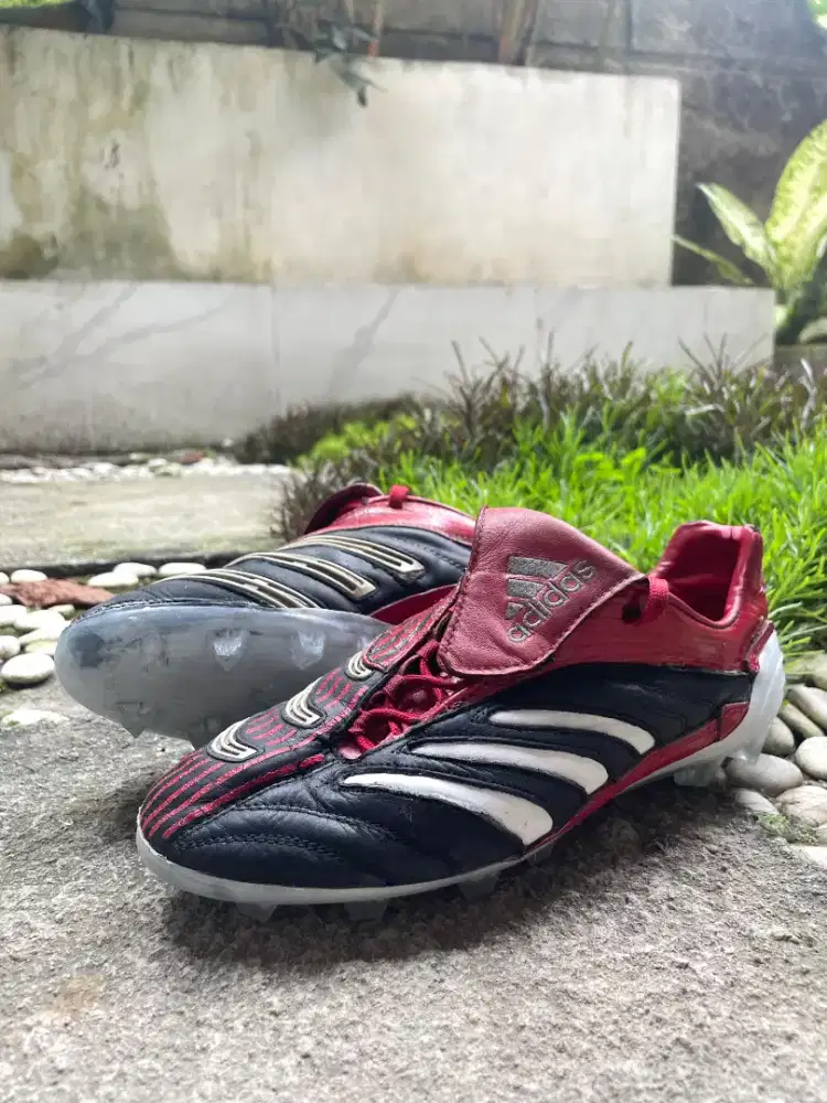 Sepatu bola adidas second