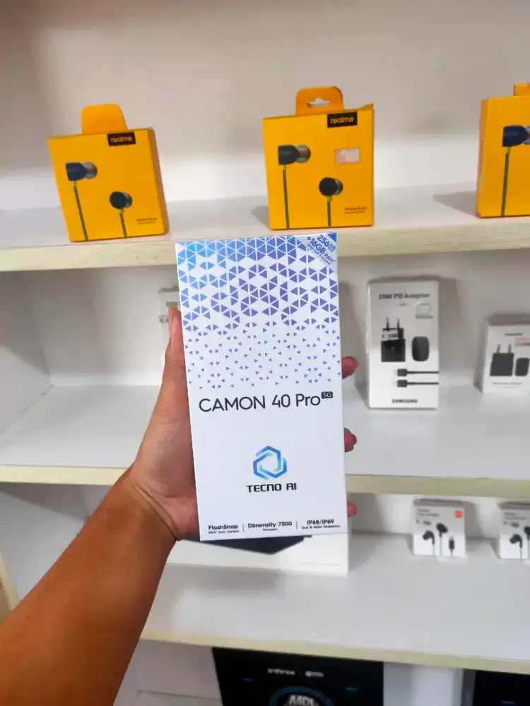TECNO CAMON 40 PRO 5G 8/256GB GARANSI RESMI SEGEL
