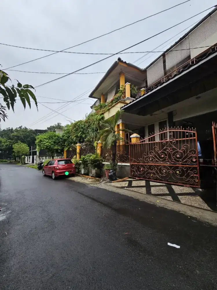 Rumah Bintaro + Kost 8 Kamar, Lega, Semi-furnished, Kokoh