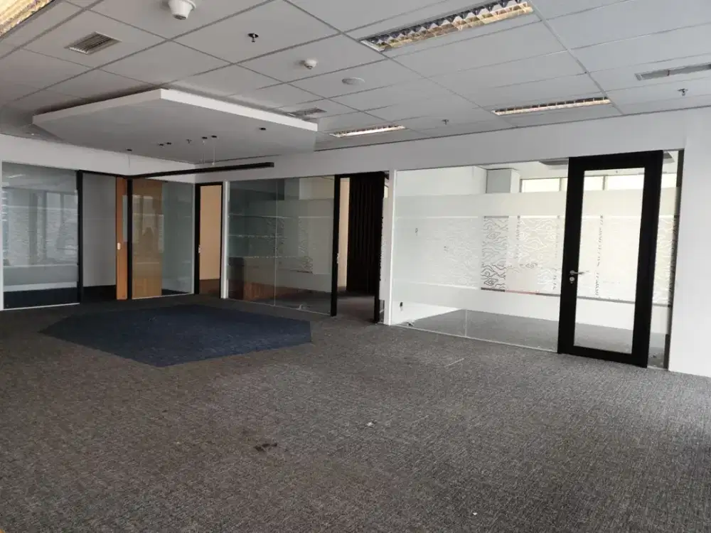 SEWA KANTOR DI JAKARTA SELATAN GATOT SUBROTO 678M2  PARTISI  240K NEGO