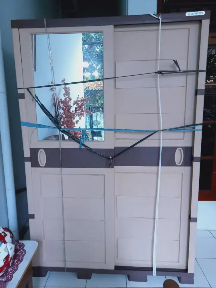 Di jual lemari 2 JT nego