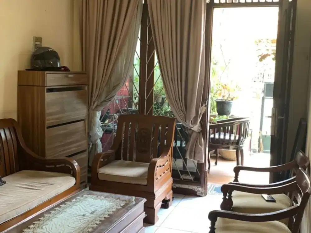 DIJUAL RUMAH di Utan Kayu Selatan