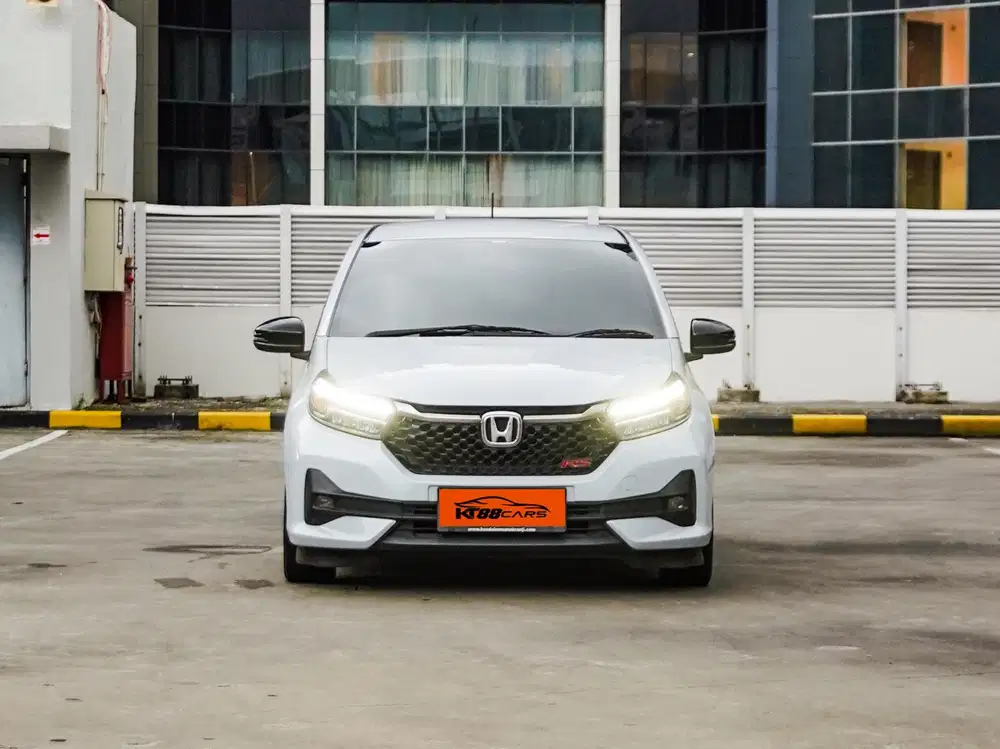 Honda Brio RS Matic  - Low KM - White on Black - Leknyuuuuuu!!!