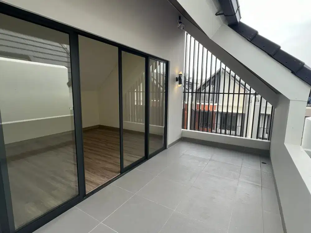 Turun Harga 450JT Rumah Premium Attic di Leonora Gading Serpong