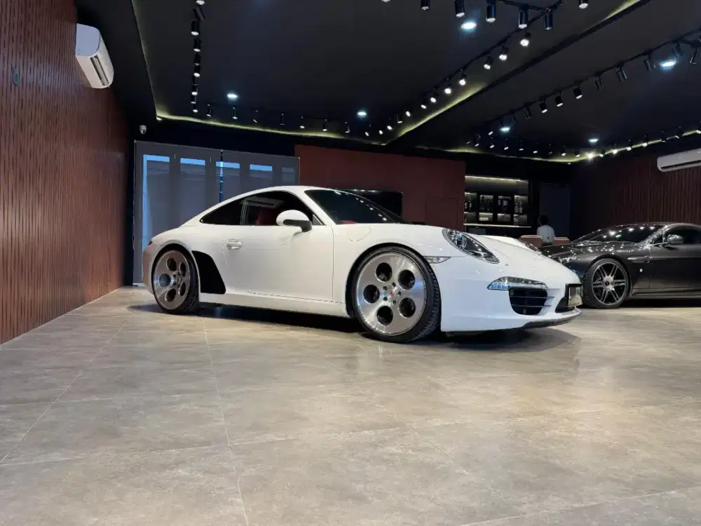 Porsche 911 3.4L LIKE NEW! Low odo 9k KM