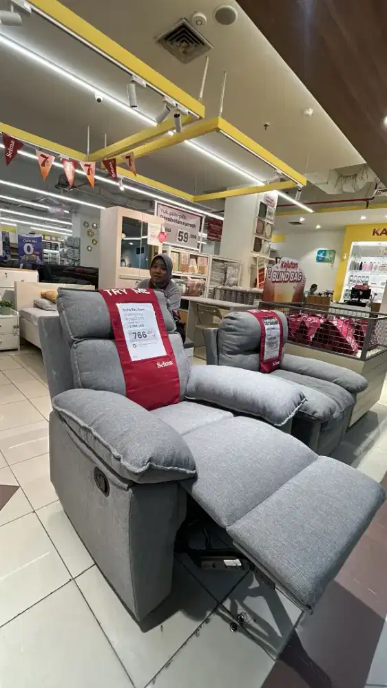 Sofa recliner lorry