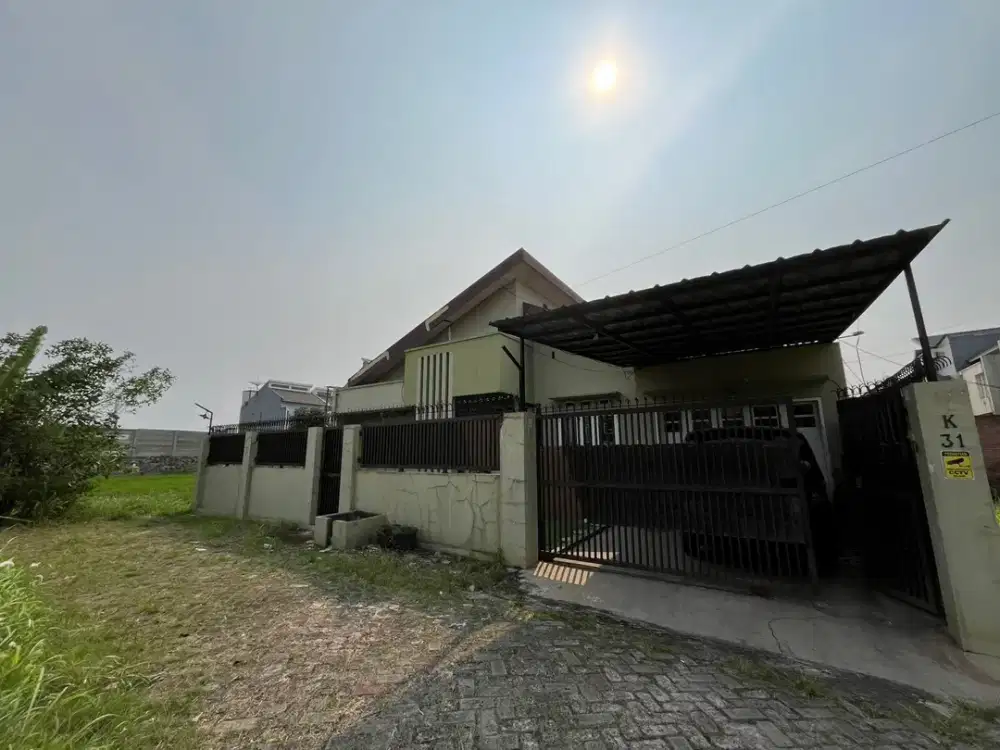 Rumah 5 Kamar Tidur Hadap Timur 12 Menit ke Puri Indah Mall J-38191