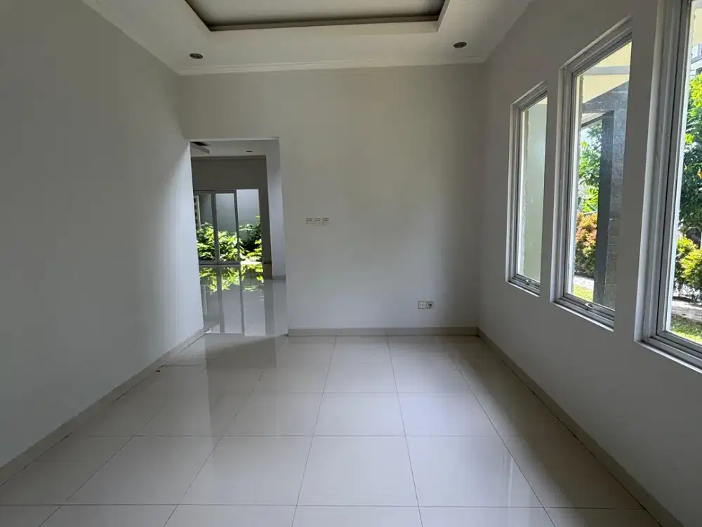 RUMAH HOOK BANCI HADAP TAMAN DE LATINOS DE RIO BSD