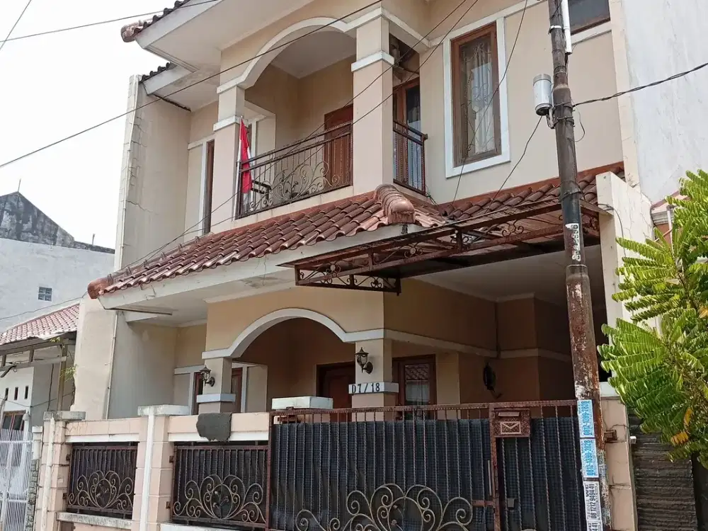 Rumah Hadap Selatan 15 Menit ke Summarecon Mall Bekasi SHM J-37484