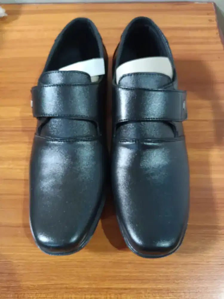 Sepatu pesta kantor pria size 43