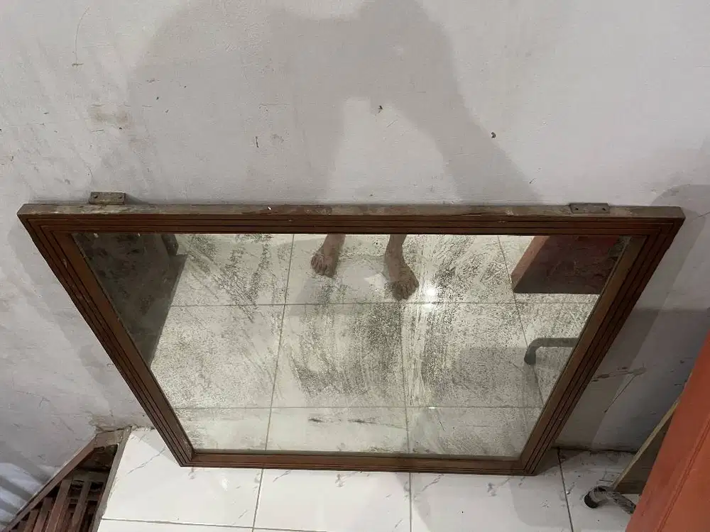 Cermin kaca kayu besar