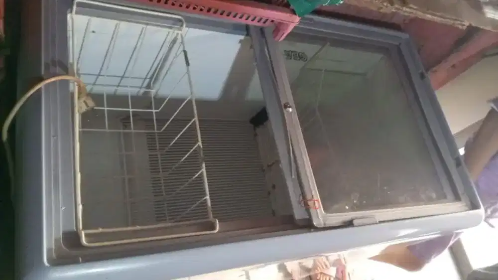 freezer slide GEA kapasitas 230 liter siap pakai normal