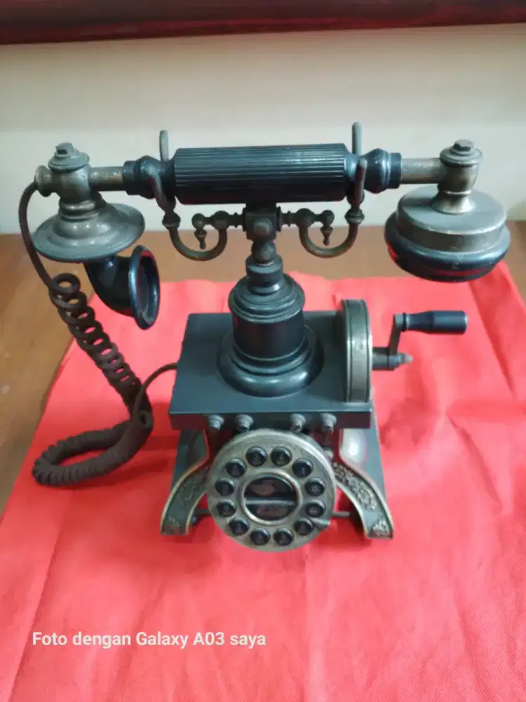 Telepon zaman dulu antik T.27cmx L 25cm