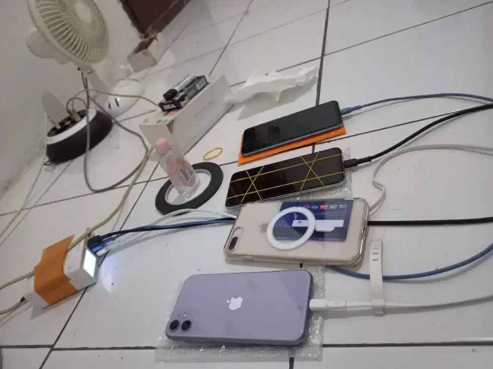 MENERIMA HANDPHONE RUSAK MINUSAN