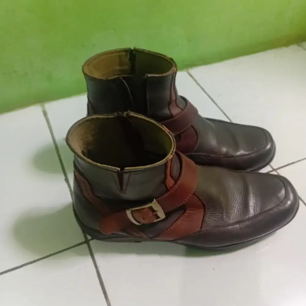 Di jual sepatu kulit borsa