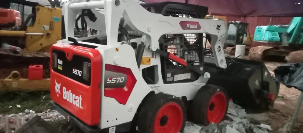 Bobcat S570 Sweeper