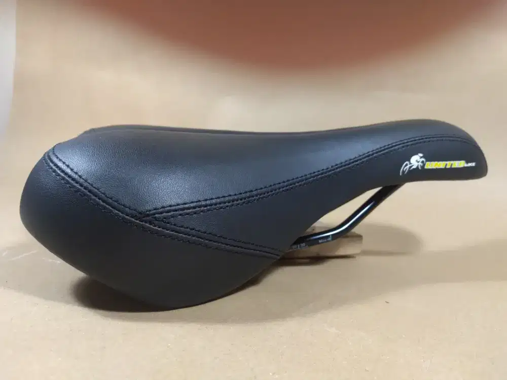 Sadel sepeda United Bike Velo Plush + Sadle Gel Velo Extra