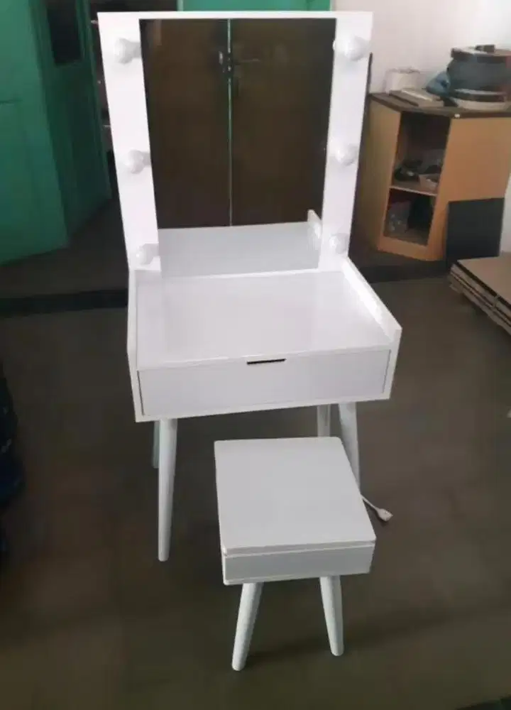 Meja Rias minimalist vanity putih