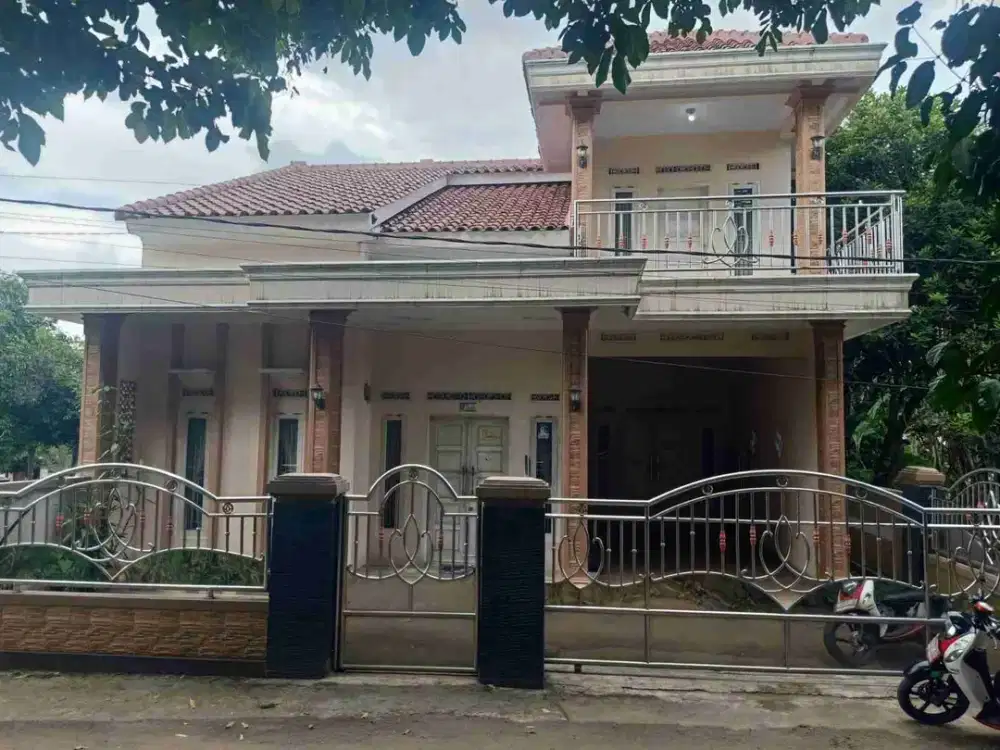 rumah mewah pinggir jalan deket kawasan kampus