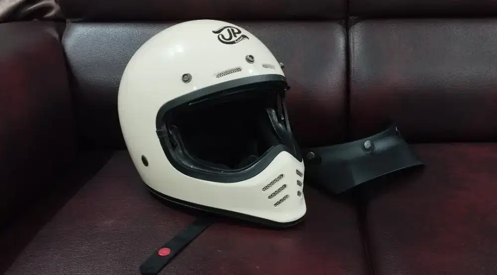 JPX Signature Retro Helm