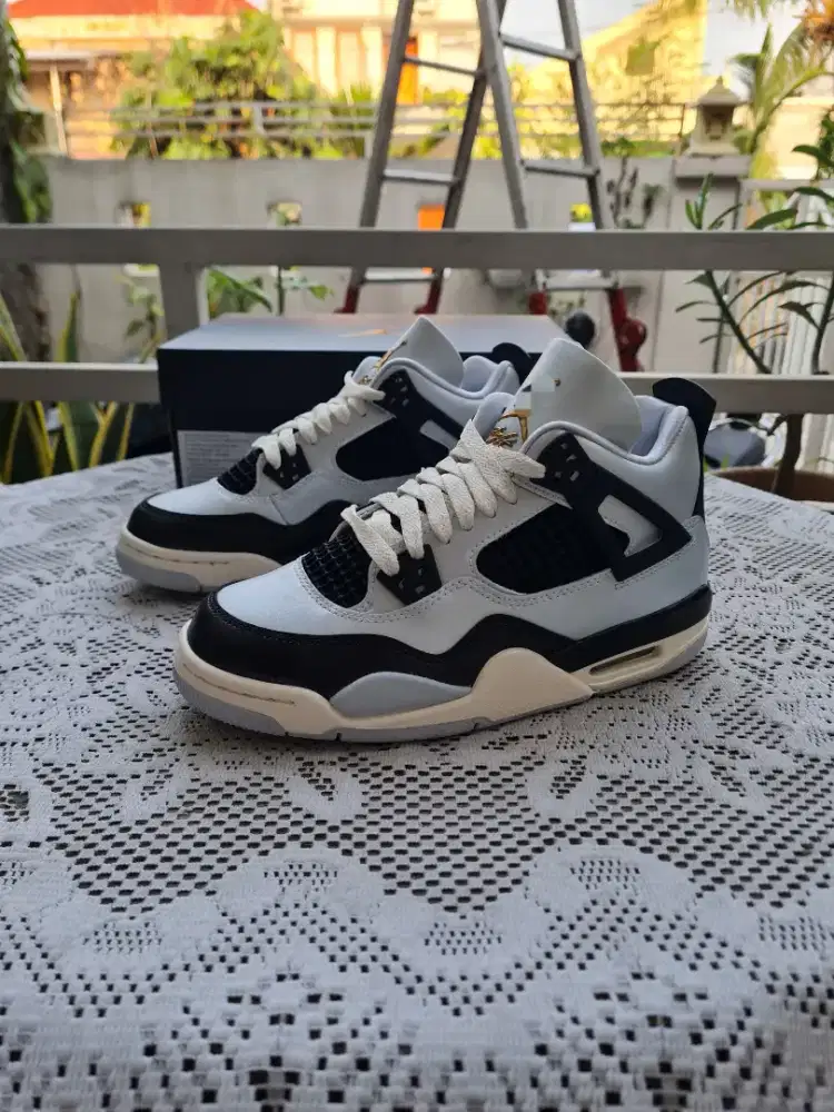 NIKE AIR JORDAN 4 RETRO BNIB RESMI