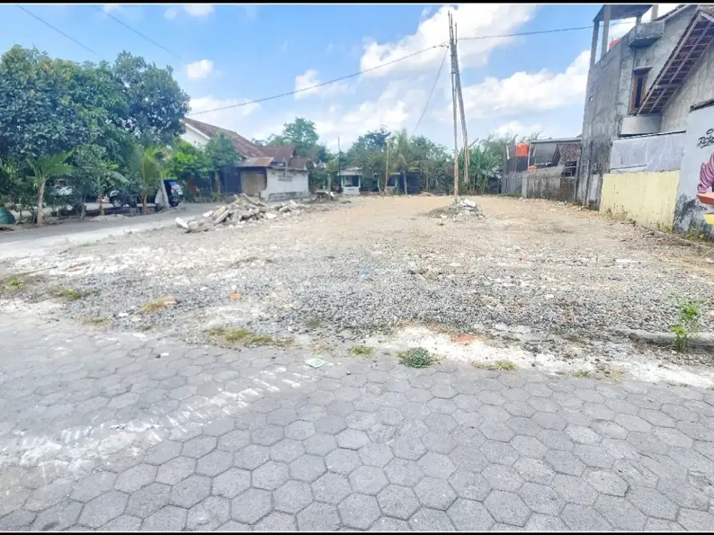 Tanah Tepi Jalan Jl. Surirejo, Dekat Kampus UII