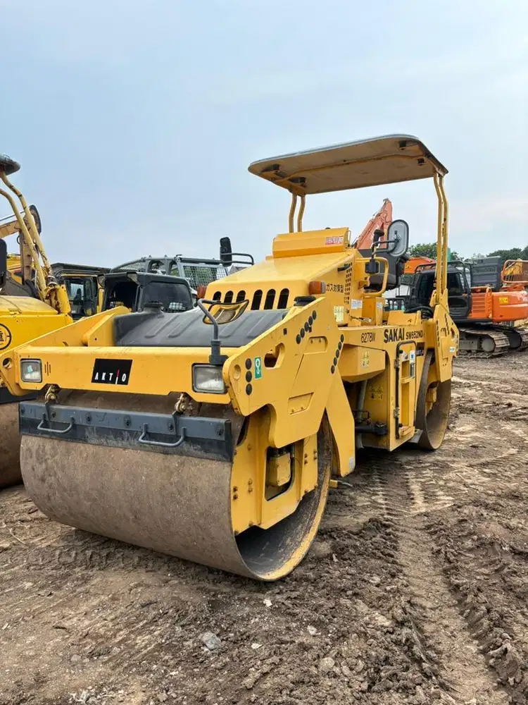Dijual !  Tandem Roller Sakai SW652ND. Kap 8 ton. Ex Japan !