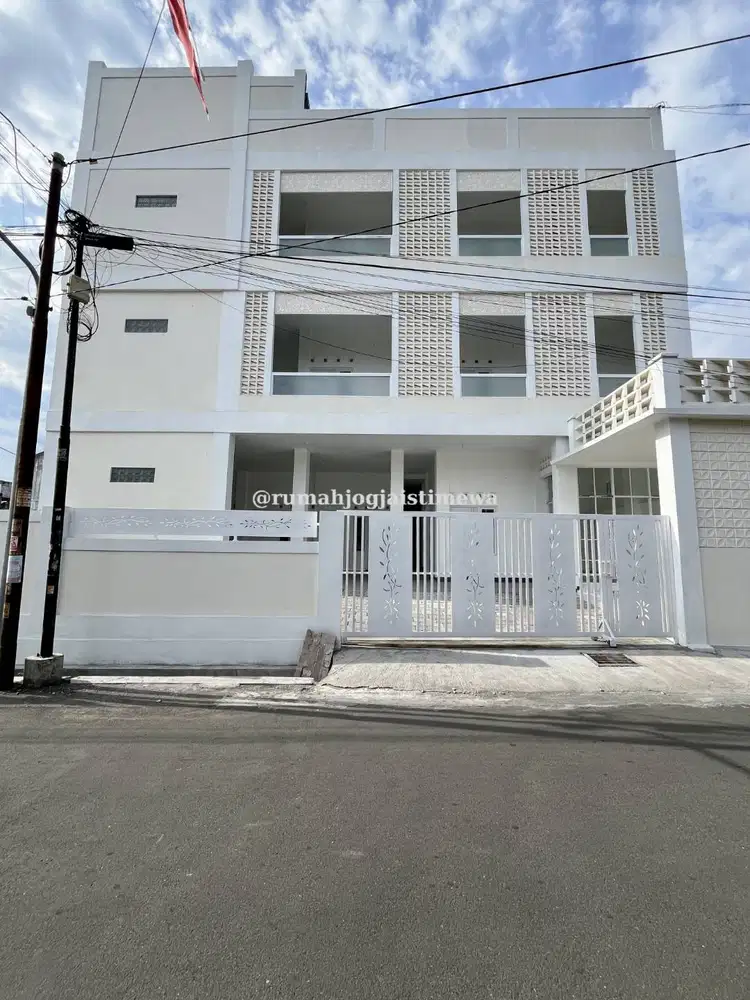 Kost Ekslusif Baru 27 Kamar 3 Lantai Dekat UGM JL Kaliurang Km 5