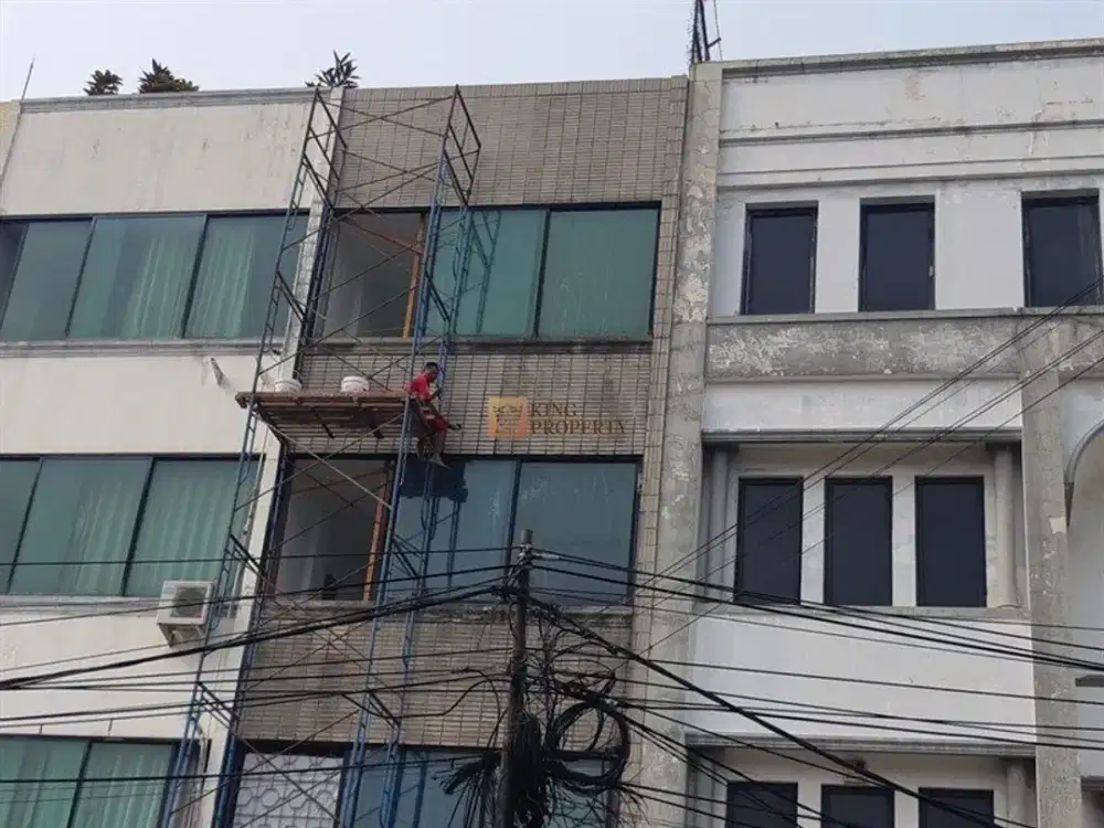 Ideal untuk Kantor atau Klinik, Ruko Strategis 4,5 Lantai Dekat ITC Roxy, Cideng, Lokasi Tepat Untuk Usaha
