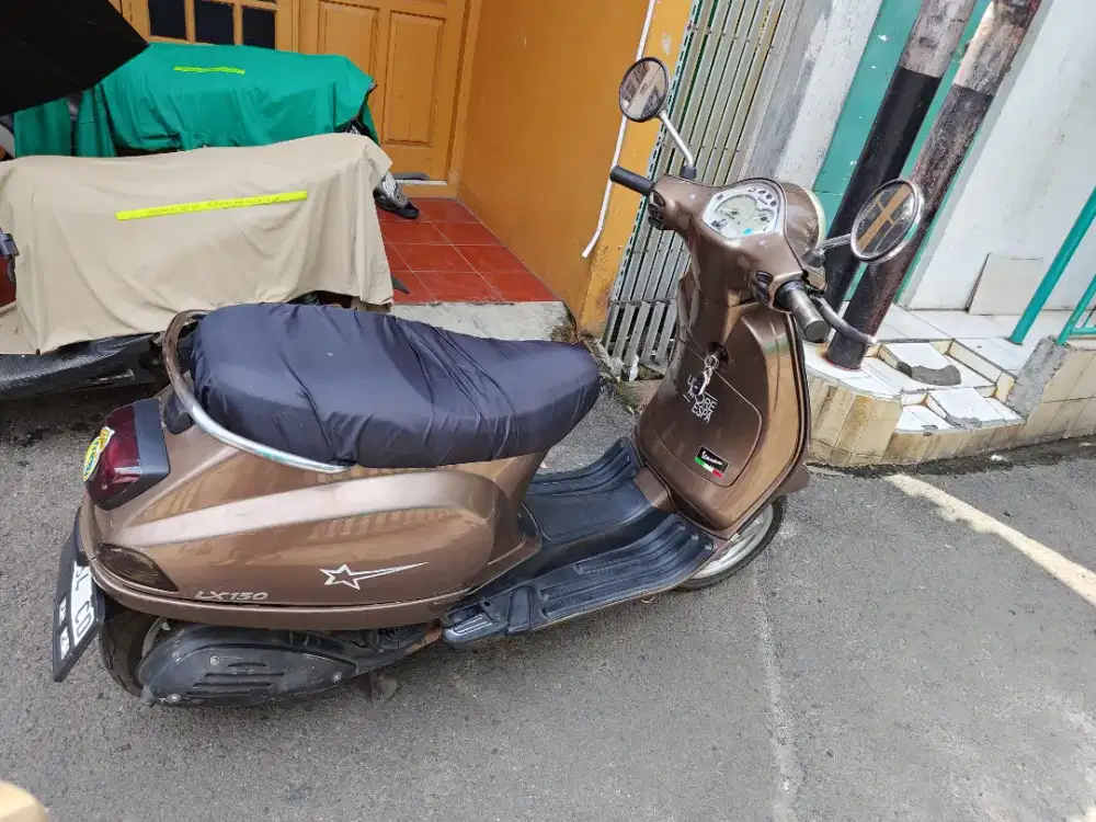 Vespa matic LX 150 injeksi tahun 2012