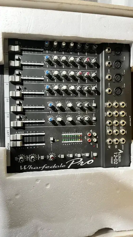 Mixer audi wharfedale Action 12-02