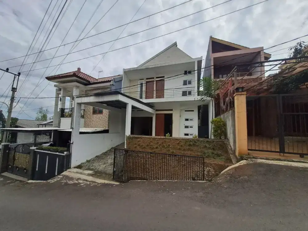 DIJUAL RUMAH ISTIMEWA VIEW KOTA FULL FURNISHED DALAM KOMPLEK SINDANGLAYA BANDUNG
