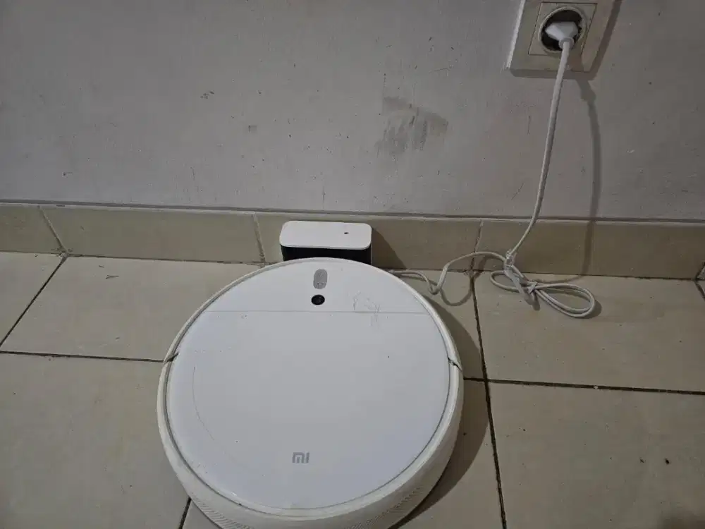 Robot pembersih, alat bersih bersih, sapu lantai