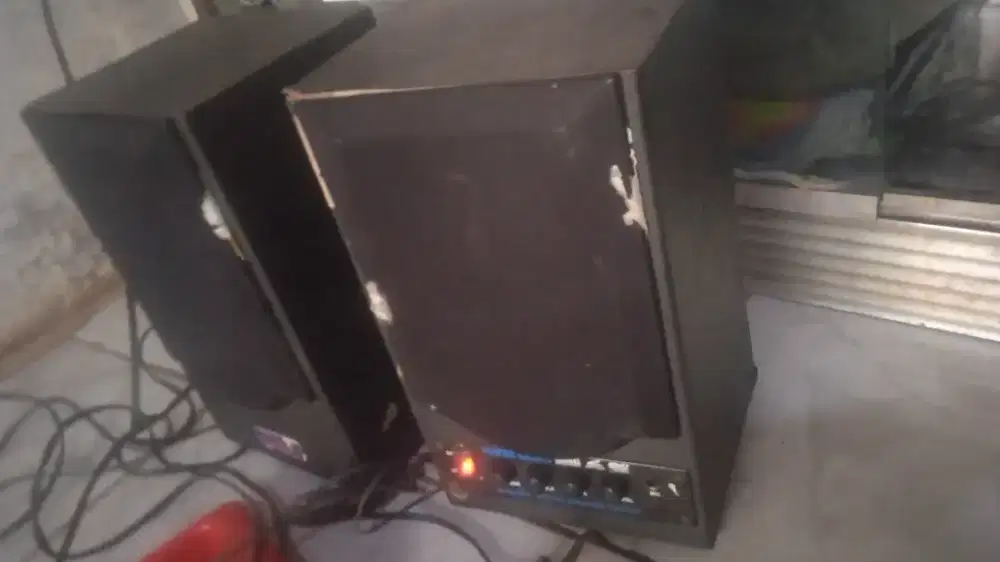 Speker aktif  bok ukuran 32cm x 18cm