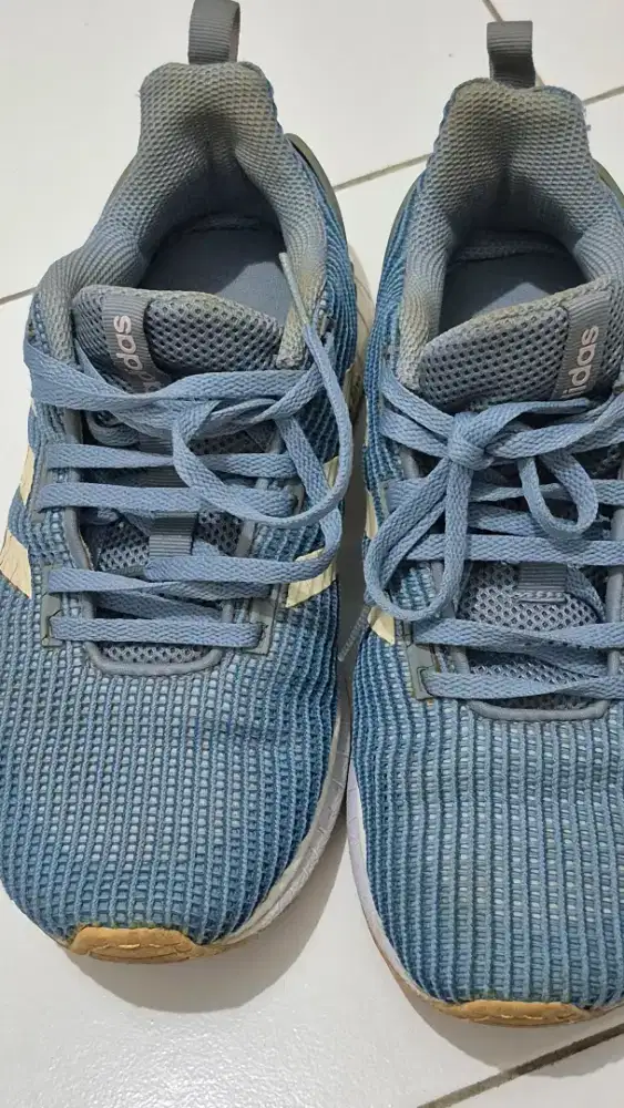 Sepatu Adidas no 36,5
