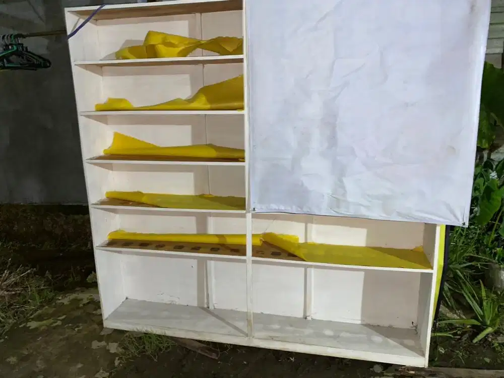 Rak Kayu jualan / etalase kayu