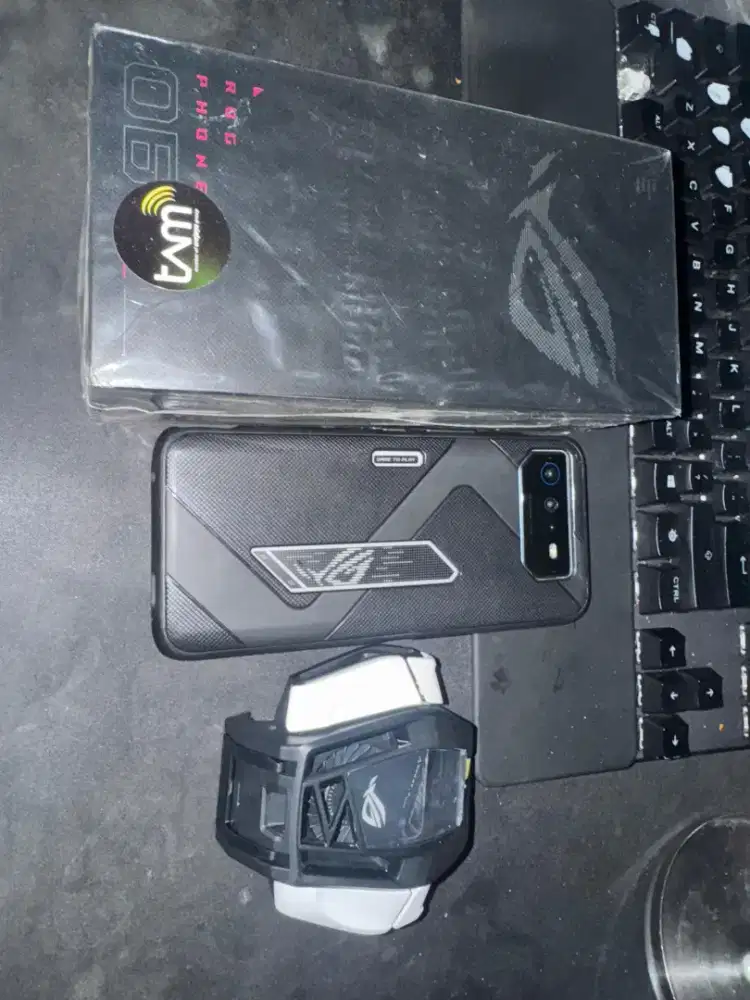ASUS ROG 6 PRO ULTIMATE 18/512GB FULSET MULUS LIKE NEW ADA MINUS DIKIT