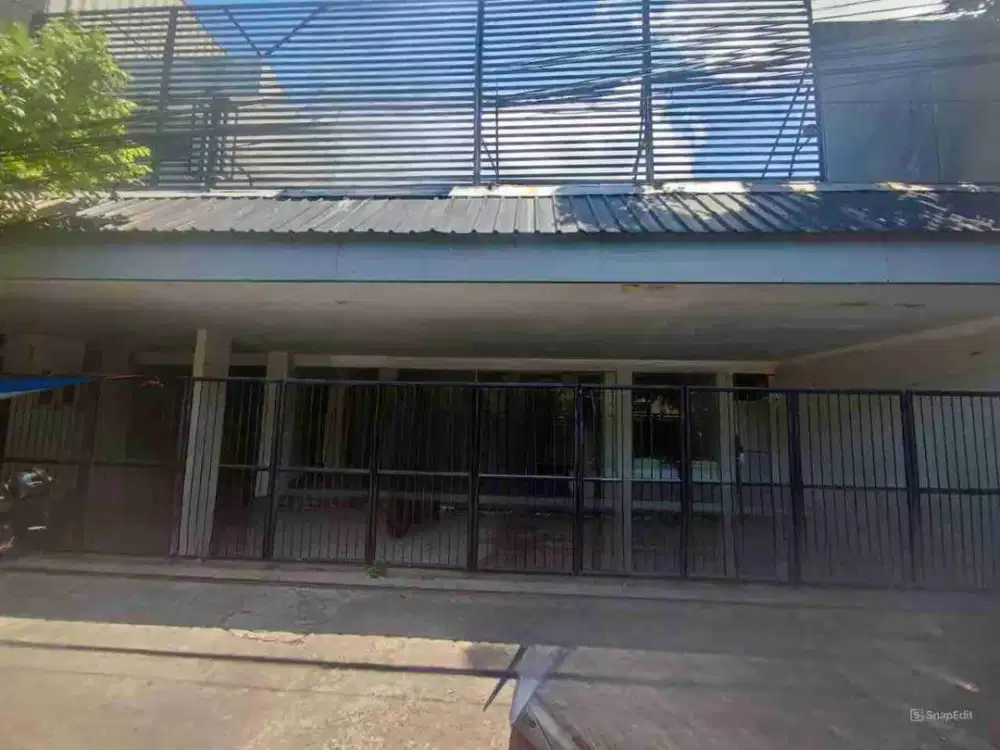 Disewakan Bangunan komersial area ramai dan lokasi strategis depan RS adi husada di undaan Kulon Sby