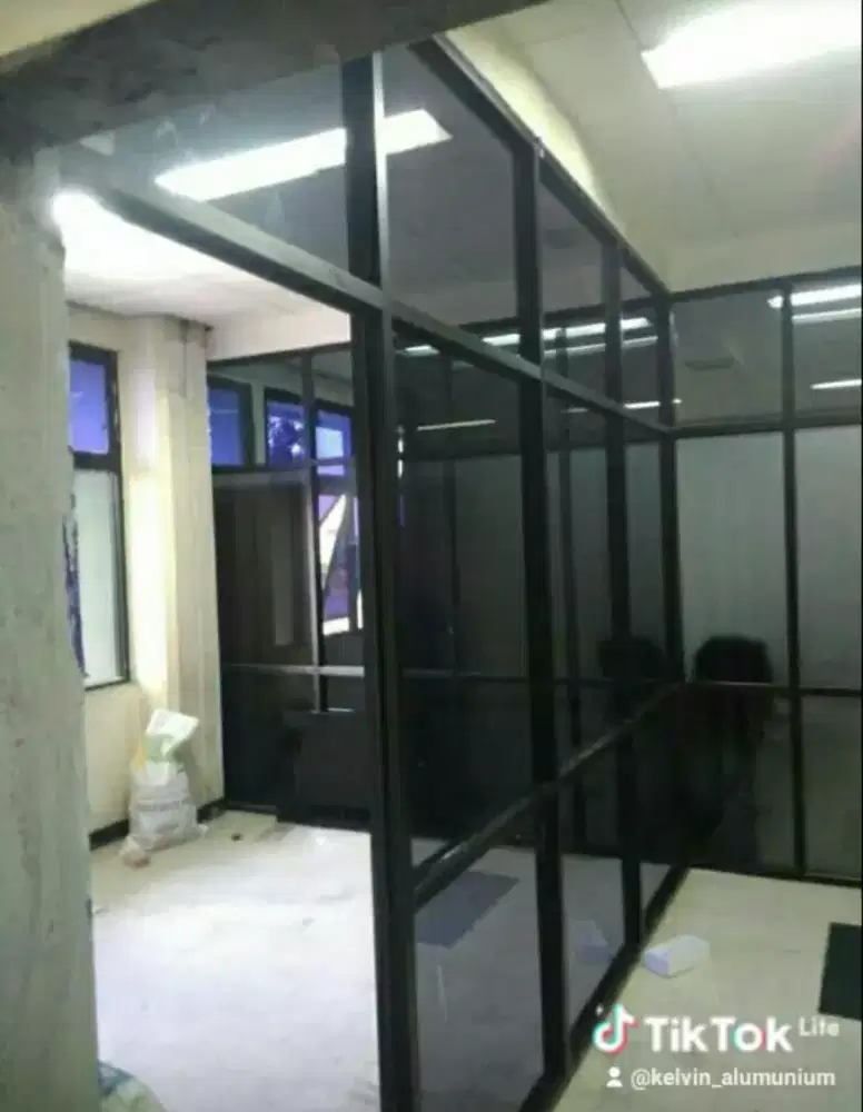 Partisi kusen aluminium n kaca